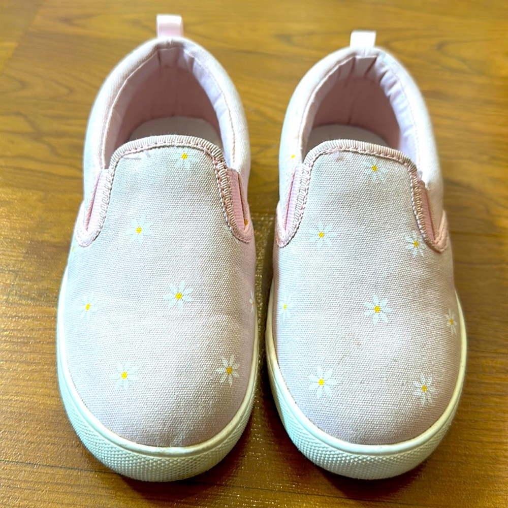 Gap toddler girls gently used flats size 10T.